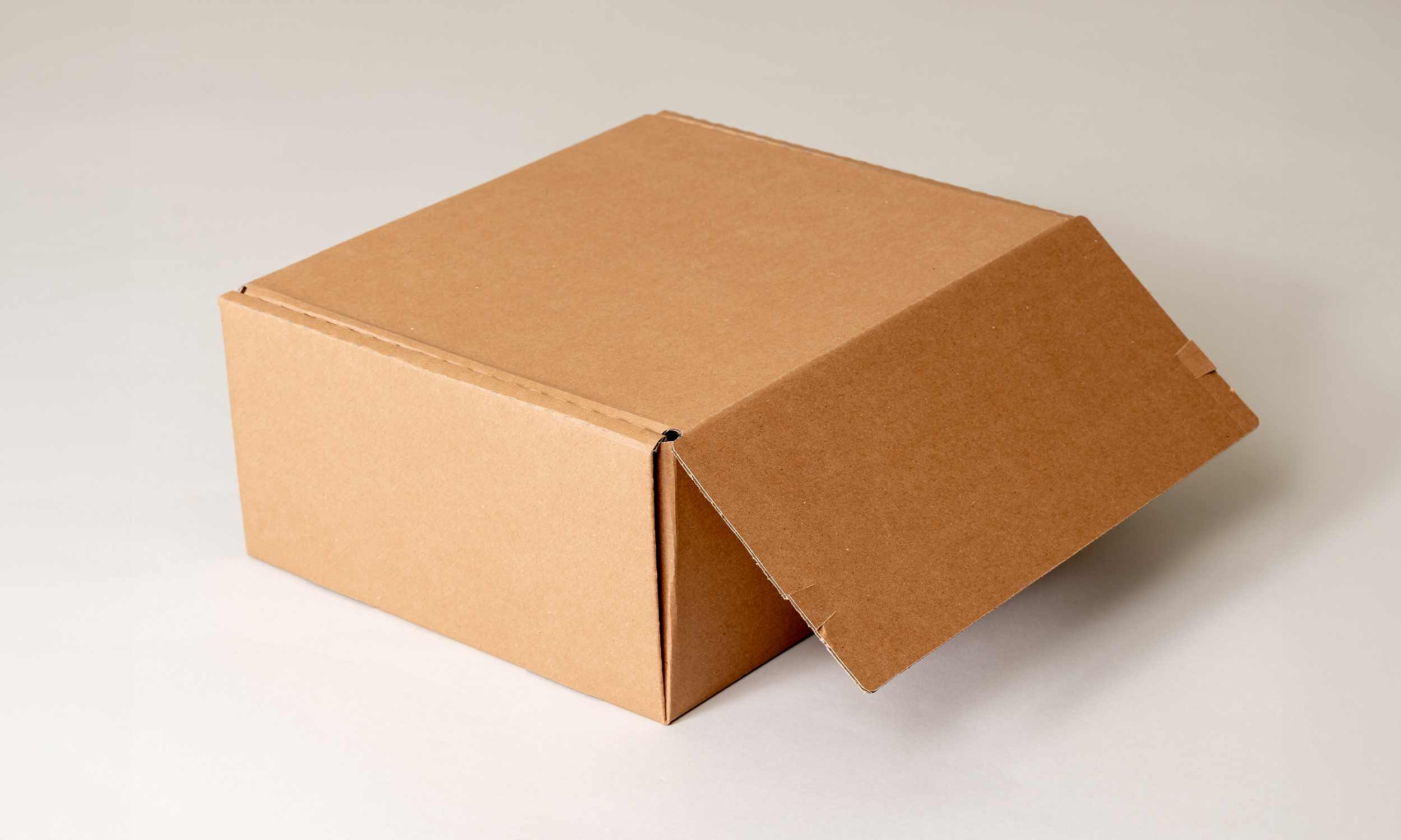 Emballage e-commerce en carton ondulé brun